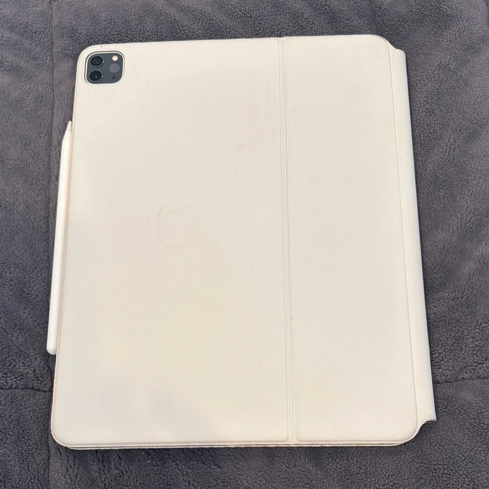 Apple iPad Pro 12.9-inch (6th Gen) - Silver - 128GB - M2 Chip - ALL INCLUDED